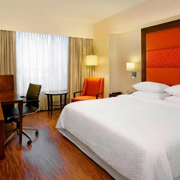 フォーポインツ バイ シェラトン アーメダバード（Four Points by Sheraton Ahmedabad）、アーメダバードのホテル