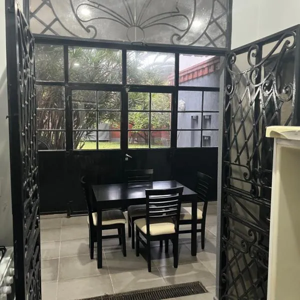 Departamento 2 dorm Zona Fórum Peatonal, a minutos del Estadio, Nodo Tecnológico 5 huéspedes, khách sạn ở Santiago del Estero