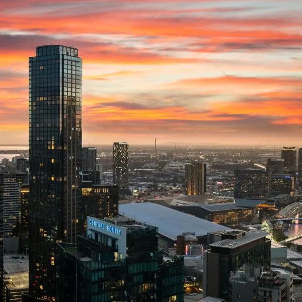 Stunning CBD Views 2BR Retreat, Pool and Free Parking, hotel Melbourne-ben