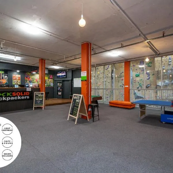 Rock Solid Backpackers Rotorua, hotel in Rotorua
