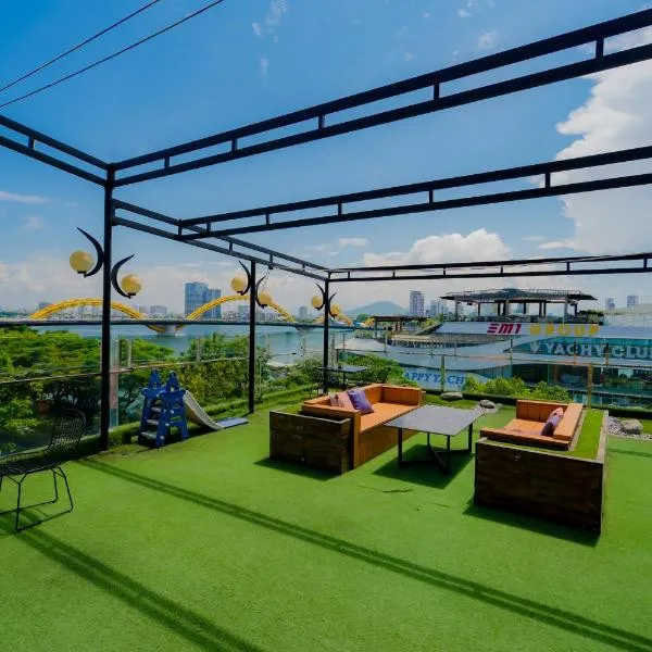 New Da Nang Han Riverside Hotel & Apartment، فندق في دا نانغ