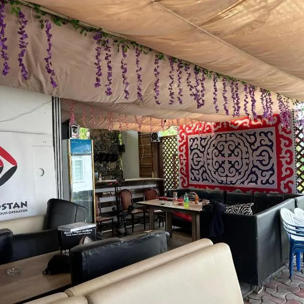 Nomadstan CAPSULE Hostel, hotel u gradu Karakol
