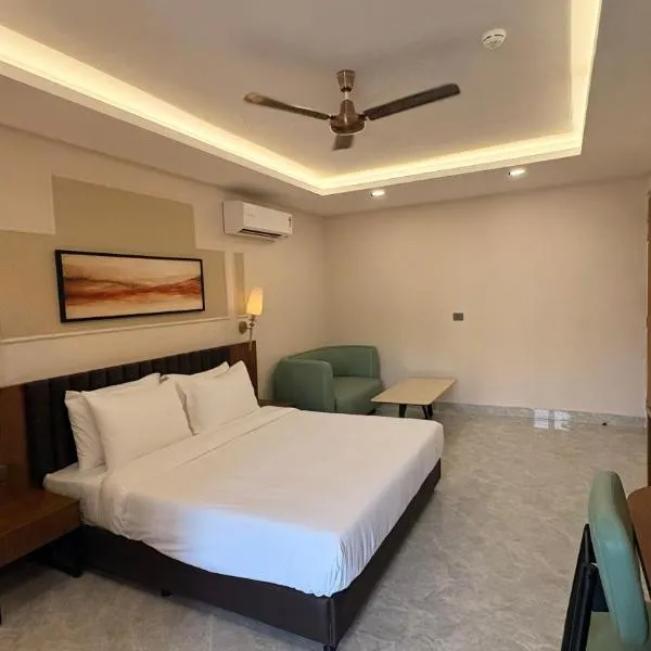 Saltstayz Premier Faridabad Near Sarita Vihar, hotel i Faridabad