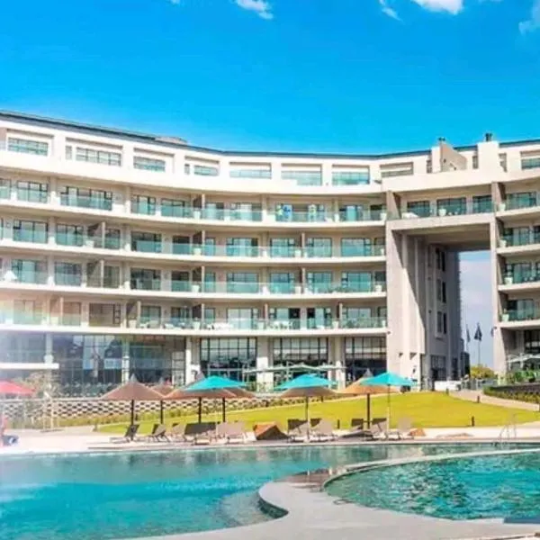 Maison Rose Suites Waterfall City Luxury, hotel u gradu Midrand
