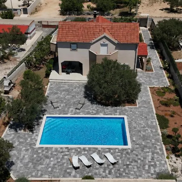 Vacation house TOKET - 6+2 person, viešbutis mieste Drage