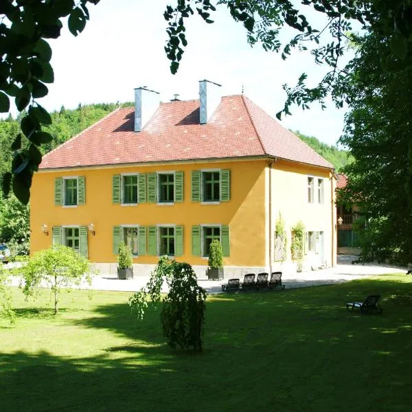 Domaine De Syam - Gîtes, Chambres d'hôtes & Cabanes, hotel sa Fort-du-Plasne