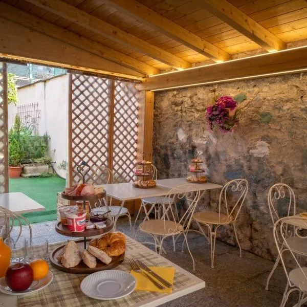 B&B near Lake Como - Breakfast included - Close to train & bus, hótel í Valmadrera