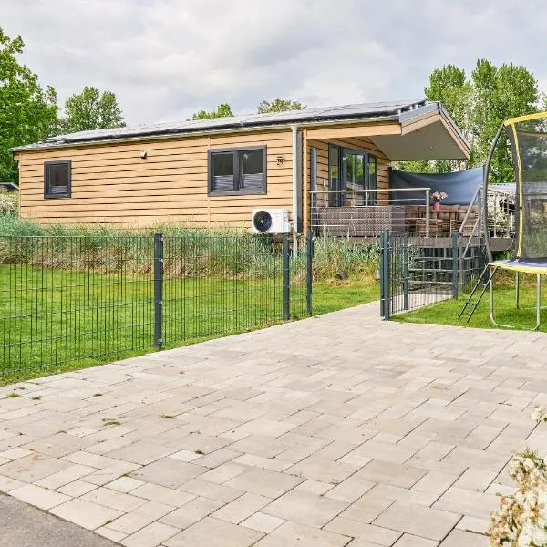 Ferienhaus "Ostseeperle" mit kostenfreier Saunanutzung, Grundstück Umzäunt، فندق في شاربوتس