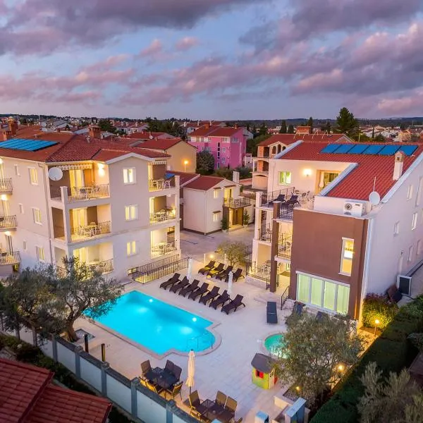 Apartments Villa Nina، فندق في فاجانا