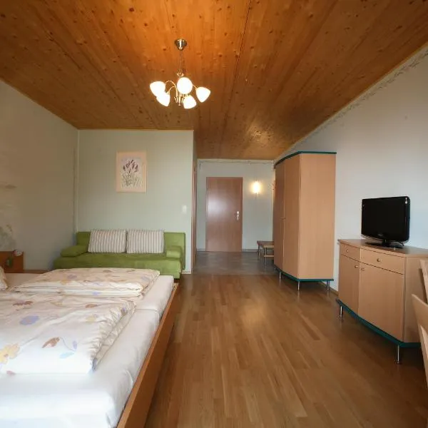 Weinbauernhof Vier Jahreszeiten, hotel v destinaci Staatz