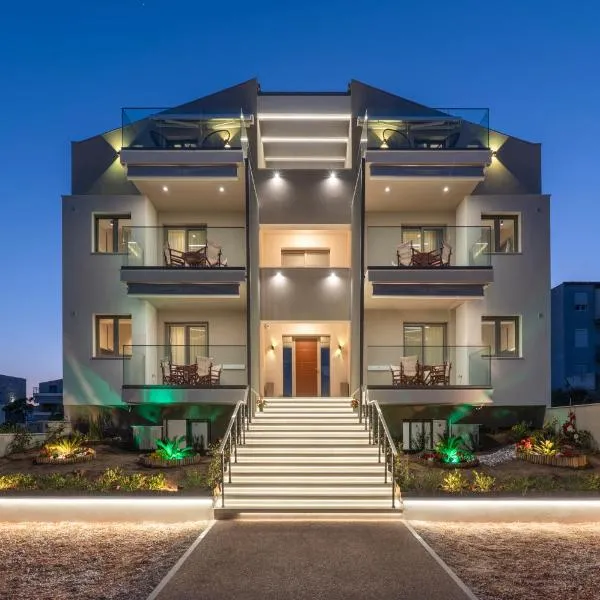 Danae Luxurious Residences- 4 min walk from beach, hotel in Nea Moudania