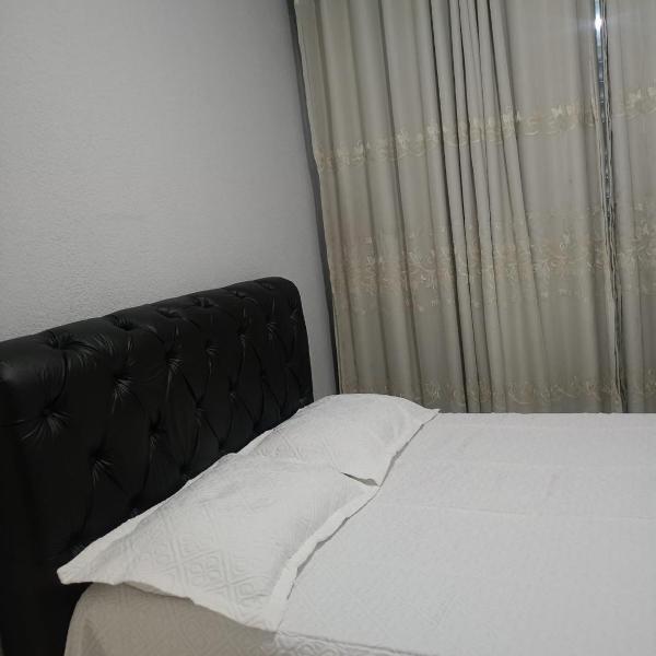 Apartamento simples e central