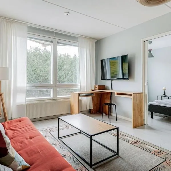 Bright, 2-bedroom home next to Suvilahti, hotel di Helsinki