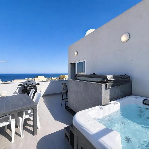 Prestigious & Modern SeaView Penthouse with Private Jacuzzi, hotel Marsaskalában