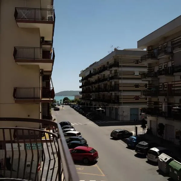 Casa vacanza Via Roma 103, hotel u gradu Krotone