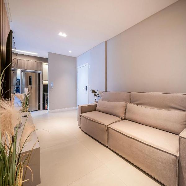 Leme 106 – Apartamento novíssimo a poucos metros do mar em Bombas.