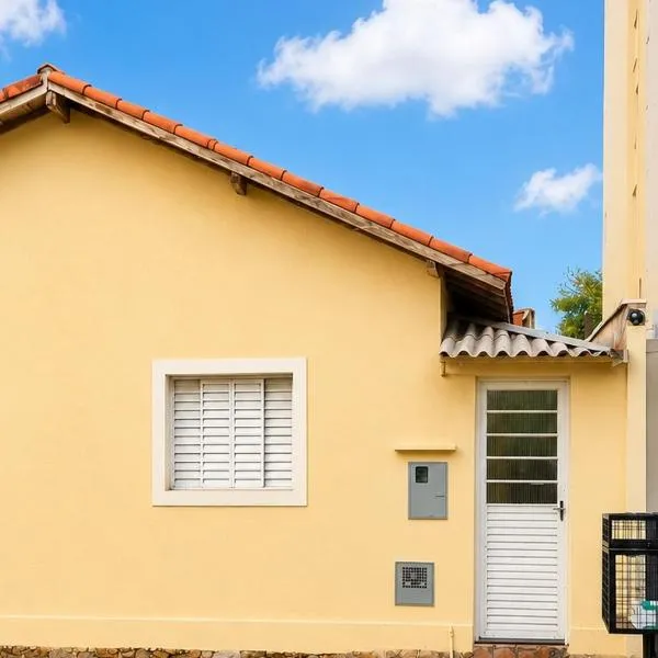Casa no centro de Poços de Caldas, hotel in Poços de Caldas