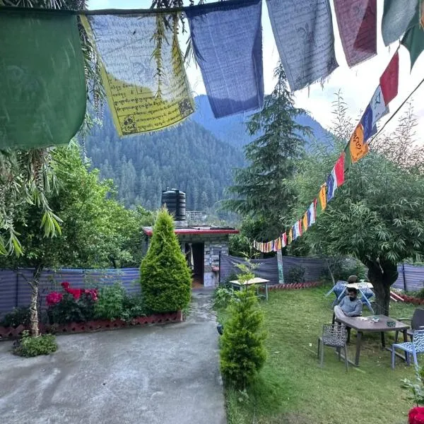 Maya Homestay & Cafe, hotel a Kasol