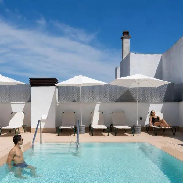 Líbere Seville Plaza Nueva، فندق في إشبيلية