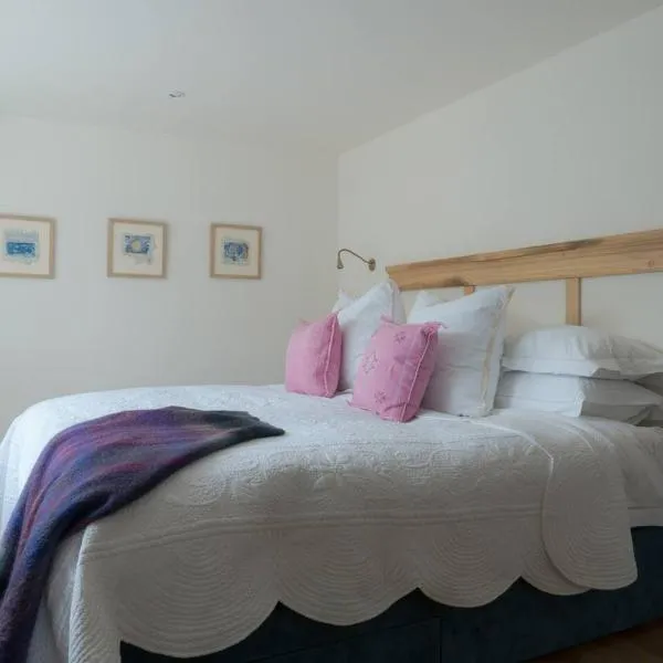 A Brilliant Find, Luxury Bed and Breakfast Room, NC500, Opposite Isle of Skye, hotel Kishornban