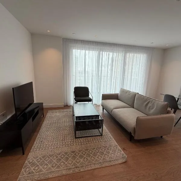 Luxury modern 2 bedroom apartment near Vauxhall, hotel di London