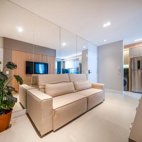 Leme 107 – Apartamento novíssimo a poucos metros do mar em Bombas.