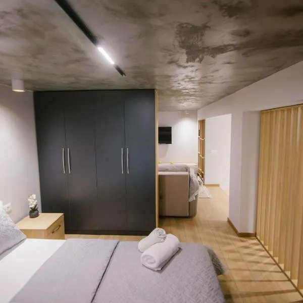 Triple Nest Korce, hotel a Korçë