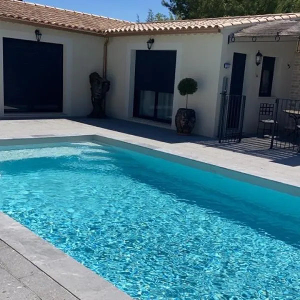 Gîte chez l'habitant indépendant "La villa des ocres", hotel v destinácii Gargas