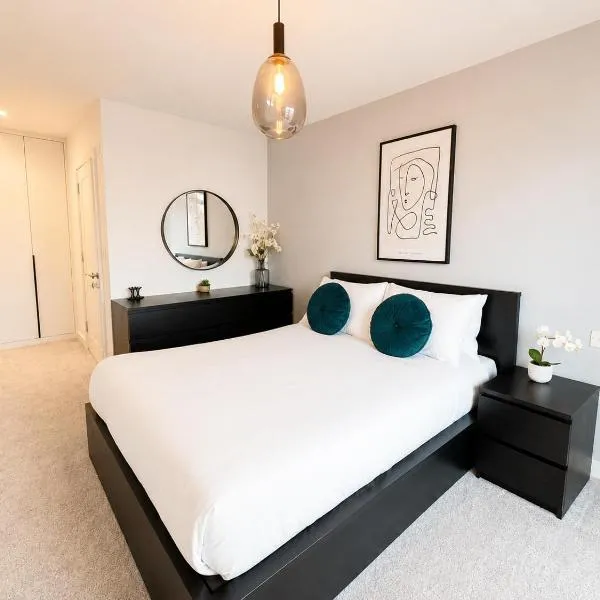 London Modern 2Bed 2Bath Flat with Parking Fast WiFi Sleeps 6, hôtel à Stanmore