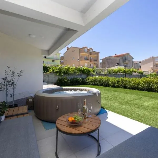 Lux suite in Split- Jacuzzi&Gym&more, hotel in Solin