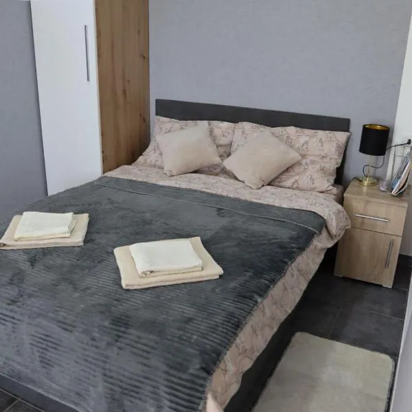 Studio Apartman Treće Nebo, hotelli kohteessa TrÅ¡iÄ‡