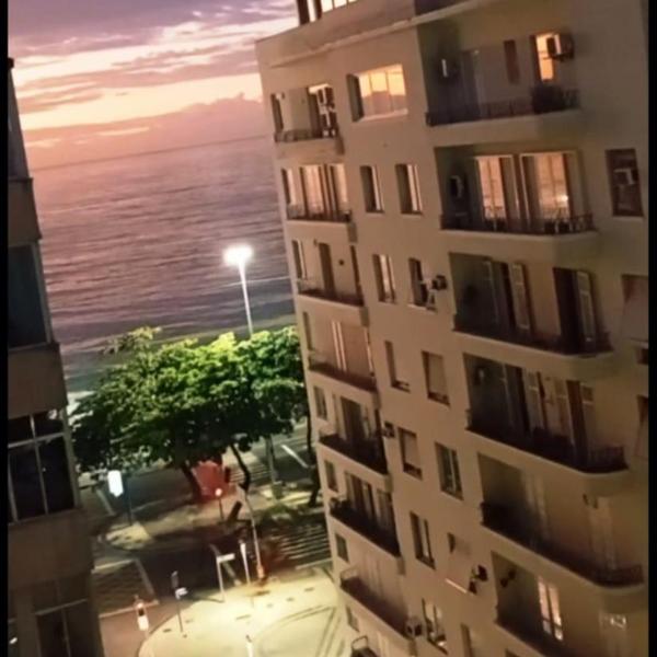 Charmoso apto a 50m da Praia de Copacabana