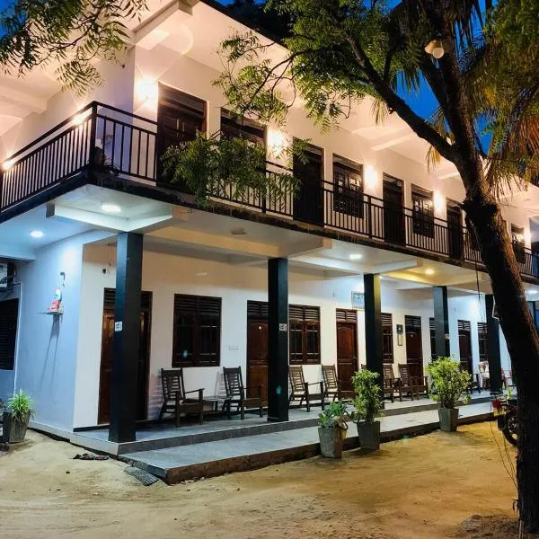 Quench Inn – hotel w mieście Ampara