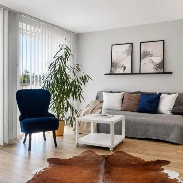Gelbe Koffer - Design-Apartment in Schiffweiler - 2 Parkplätze - Self-Check-in - ruhig & naturnah、Schiffweilerのホテル