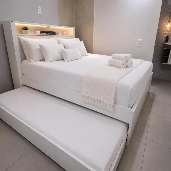 Quarto Aconchegante Completo Wi-Fi TV Microondas Cafeteira Entrada Privativa, hotell i Lambari
