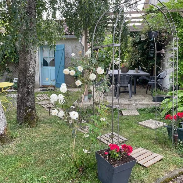 STUDIO EN AUVERGNE Le ruisseau, khách sạn ở Saint-Priest-Bramefant