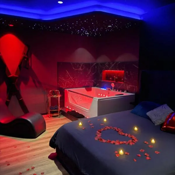 Love Room avec spa、Bourg-Saint-Christopheのホテル