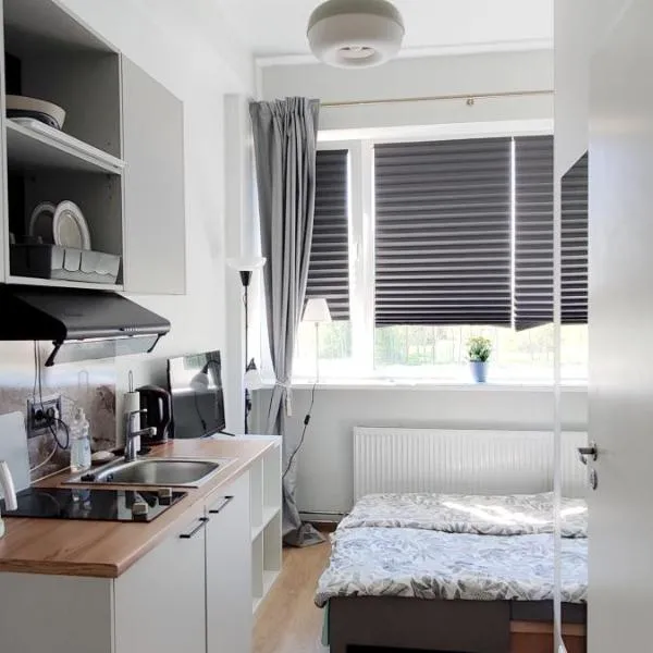 A small cozy nest with free parking!, hotelli Pärnussa