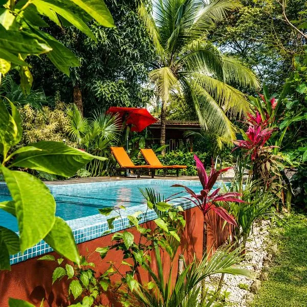 Casa Mapache Pool and Breakfast Available near Tamarindo Beach, hotel in Tamarindo