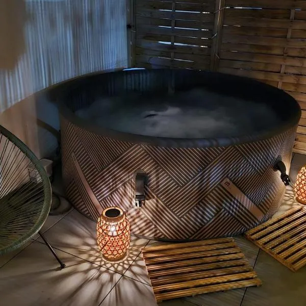Jacuzzi Suites，桑多梅日的飯店