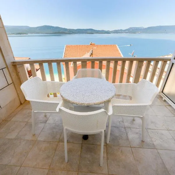 Royal Sea Panorama: Komarna şehrinde bir otel