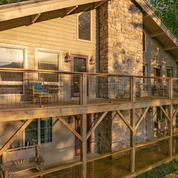 Beech Mountain Walk to Slopes Sleeps 9 Pet Friendly, hotel en Beech Mountain