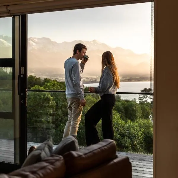Sleek, Elevated Views, Hidden - KK43103, hotel in Kaikoura