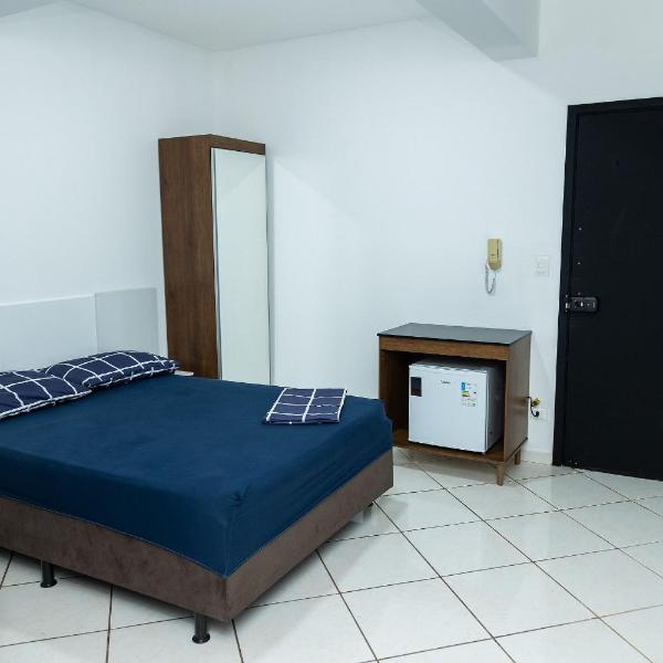 Loft Completo com Smart TV e Frigobar Compacto 08