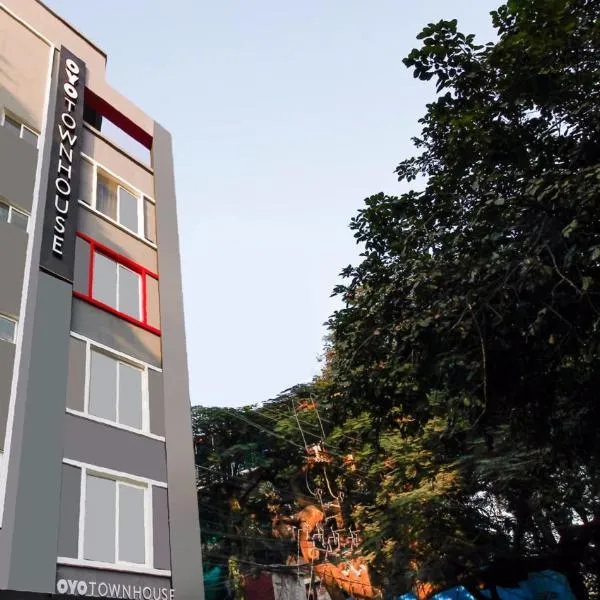 Super Townhouse RCC Elite, hotel u Hyderabadu