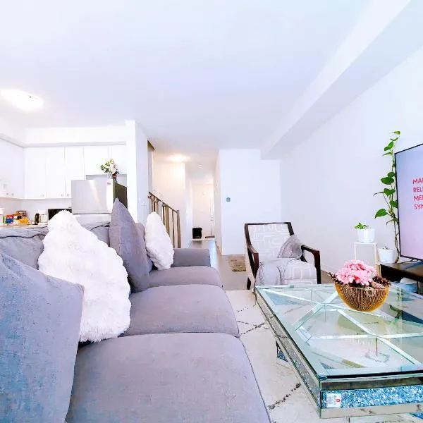 3BR Home Near Niagara Falls King Bed Free Parking 75 Inch TV & Wi-Fi, hotel em Thorold