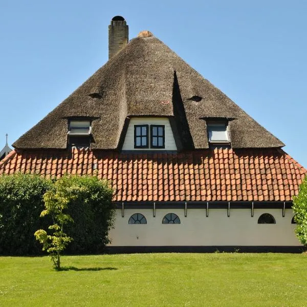 Lovely Holiday Home in Texel near Sea, хотел в Oost