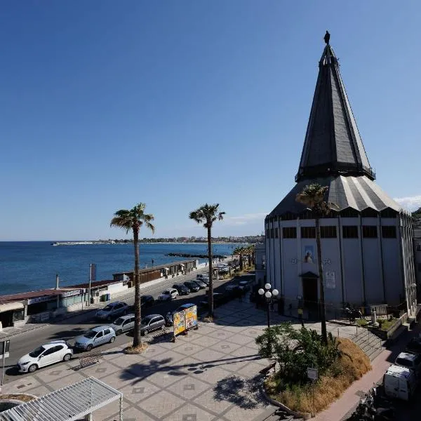 SEA GARDEN luxury rooms, hotel in Giardini Naxos