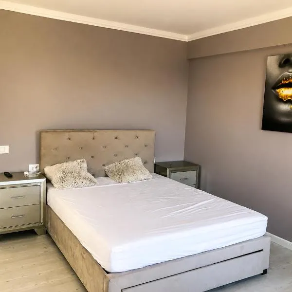 Phoenix Luxury Apartament, готель у місті Орадя