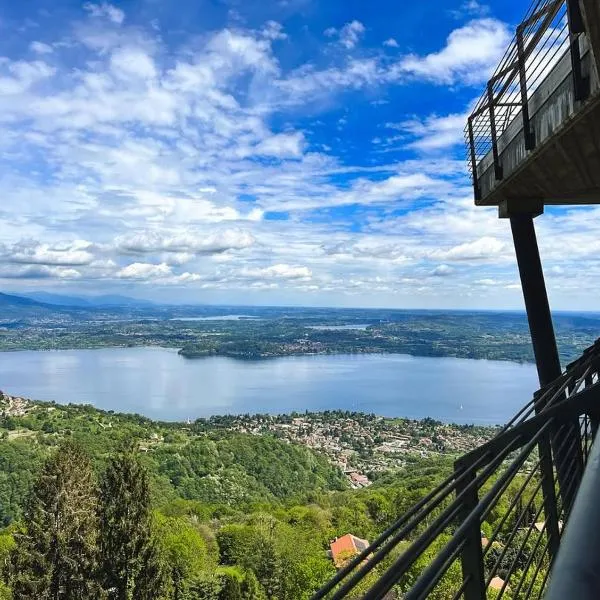 TerrazzaDolcevista - Appartamento panoramico sui Tre Laghi, hotel in Massino Visconti